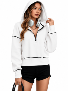 Sudadera con capucha blanca de media cremallera, manga larga, estilo oversize, con ribete en contraste, para uso casual. - Product Image 3