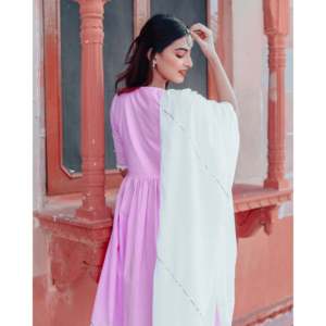Ensemble Anarkali en mousseline de soie rose pour femme avec manches 3/4, disponible en taille XS - Product Image 3