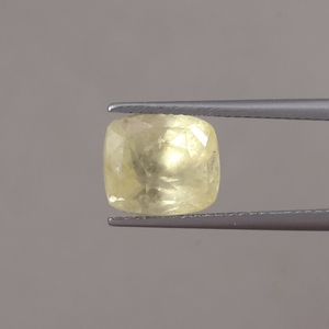 ไพลินสีเหลืองธรรมชาติแท้ รับรองโดย IGI เกรด AAA ขนาด 10x9 มม. รูปทรงคุชชั่น น้ำหนัก 6.21 กะรัต พลอยหลวม เปลี่ยนสีได้ ผ่านการเคลือบแว็กซ์/น้ำมัน - Product Image 1