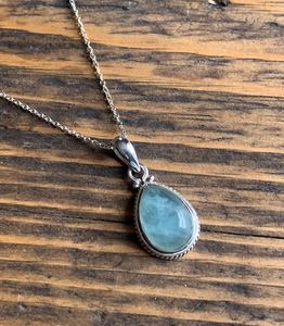 Pendentif Goutte d'Eau en Argent Sterling Plaqué Or avec Aigue-Marine, Pierre de Naissance de Mars, Bijou Fait Main en Pierre Précieuse, Cadeau pour Femmes et Hommes - Product Image 6