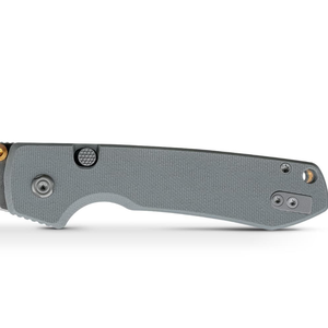 Navajas Plegables con Mango Texturizado Gris, Hoja Estilo Cuchillo de Carnicero con Acabado Stonewashed, Perno Dorado y Bloqueo de Botón para Uso en Exteriores - Product Image 4