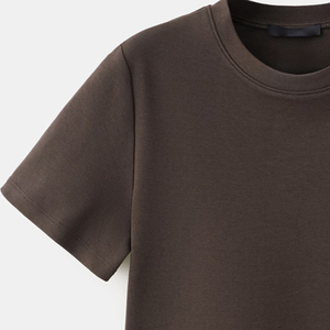 Camiseta de Mujer con Textura Suave y Corte Relajado, con Diseño de Logotipo Personalizado para Compradores al por Mayor, Camiseta Moderna para Mujer Inspirada en las Tendencias - Product Image 3
