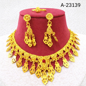 Elegante Conjunto de Collar Gargantilla y Pendientes de Cadena de Cuerda Floral Étnica Chapada en Oro de Latón |   Modelo de Dama de Honor 23141 - Product Image 5