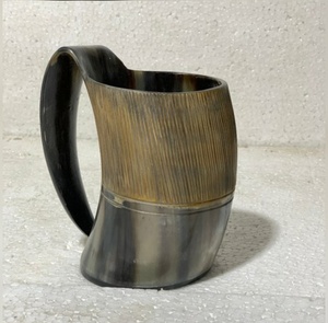 Mug à boire en corne de buffle, forme naturelle, poli, design rustique, durable, artisanal, objet de collection - Product Image 4