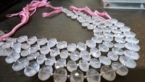 Cuentas de Cuarzo Rosa Natural en Forma Ovalada Briolette de 10x15mm, se venden por hebra de 10 pulgadas de largo - Product Image 3