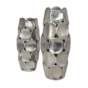 Jarrón de Metal Hecho a Mano, Diseño Contemporáneo, Acabado Plateado, Recipiente Decorativo para Flores Frescas o Artificiales - Product Image 4