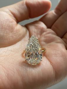 Bague de fiançailles solitaire en diamant de laboratoire taille poire de 10 carats, certifiée IGI - Product Image 1