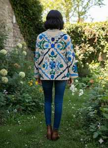 Chaqueta de Terciopelo Bordada a Mano con Elegancia Atemporal, Chaqueta Corta de Mujer con Toque Bohemio Floral, Prenda Étnica de Lujo para Festivales - Product Image 4