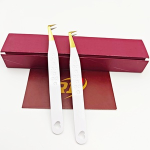 Pince à épiler professionnelle de précision pour extensions de cils Revamp International, en acier inoxydable, pointe en fibre en forme de cœur, 90 degrés, pour volume - Product Image 4