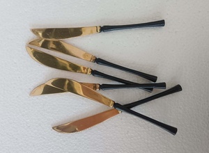 Ensemble de couverts élégants en or avec poignées noires, finition miroir haute brillance, passe au lave-vaisselle, vaisselle de mariage - Product Image 4