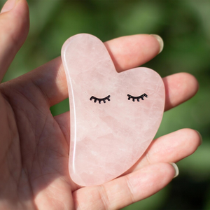 Outil de massage facial Gua Sha en quartz rose, pierre rose naturelle, outil de soin de la peau, outil de grattage artisanal, massage du visage, bien-être - Product Image 2
