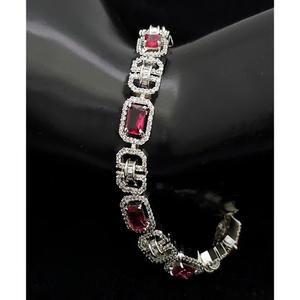 Bracelet ouvert de créateur de qualité supérieure, finition blanche, élégant, pour femmes et jeunes filles, collection pour occasions spéciales - Product Image 1