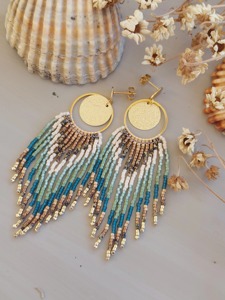 Boucles d'oreilles perlées style bohème, créoles dorées avec franges colorées, bijoux faits main tendance - Product Image 3