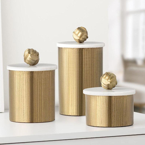 Boîte en bois de qualité à succès avec couvercle métallique texturé pour les fêtes à domicile et les décorations de table - Product Image 6