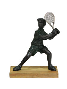 Sculpture artisanale en aluminium de joueur de tennis sur socle en bois |   Statue d'action sportive moderne pour la décoration de la maison et du bureau - Product Image 4
