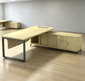 Escritorio Ejecutivo Modular Moderno en Forma de L, Diseño Independiente de Aglomerado para Uso Comercial - Product Image 1