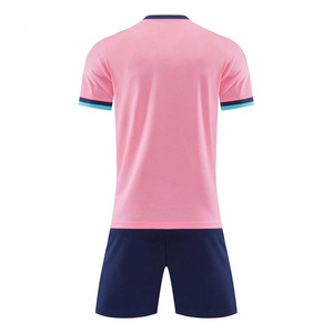 Tenue de football athlétique durable, maillot et short personnalisés avec logo d'équipe, respirant, protection UV, séchage rapide, pour l'entraînement et les matchs - Product Image 2