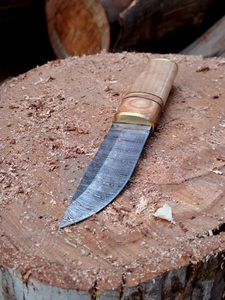 Couteaux et accessoires médiévaux de dernière conception, lame en acier Damas, manche en bois de frêne, couteaux Viking Pukko Birka forgés à la main - Product Image 3