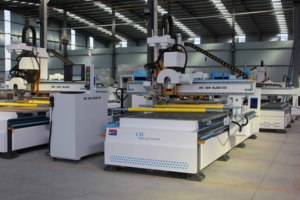 톱날 <span class=keywords><strong>360</strong></span> 도 절단 헤드 목공 기계 JINAN M-SHINE CNC 1330 목재 ATC 라우터 - Product Image 3