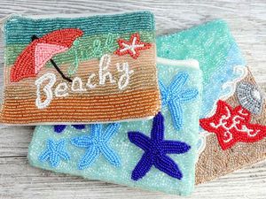 Pochette artisanale en perles de rocaille brodées motif crabes, de luxe, pour pièces de monnaie, espèces et clés, avec mini fermeture éclair, d'Inde - Product Image 2