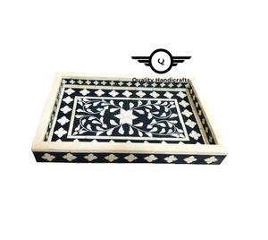 ถาดเสิร์ฟไม้ดำลายดอกไม้ งานฝีมือคุณภาพสูง ประดับด้วยกระดูก ขนาด 30x20x5 ซม. ได้รับการรับรองจาก EPCH สำหรับโรงแรมและร้านอาหาร - Product Image 1