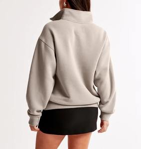Ensemble short et sweat à capuche en coton molletonné épais 450 g/m² à double taille, coupe ample, avec strass et impression sérigraphiée effet vieilli - Product Image 6