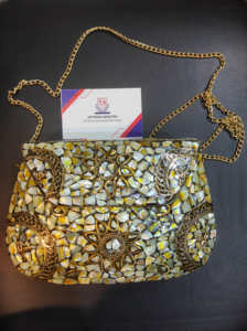Bolso de Mano Elegante Hecho a Mano con Conchas Marinas de Nácar y Cristales Metálicos para Damas y Chicas, Joyería de Moda - Product Image 3