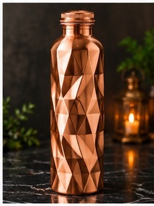 Botella de Agua de Cobre Texturizado Ayurvédico con Tapa, Frasco Metálico Grabado en Espiral Helicoidal, Artículos para Beber - Product Image 3