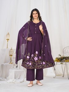 Conjunto de Vestido Anarkali de Algodón con Bordado Intenso para Mujer |   Conjunto Premium de Kurta, Pantalón y Dupatta |   Exportación Global de Moda - Product Image 1