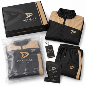 Traje de Calentamiento Diagonal Yoke en Negro Ónix y Beige Arena, Chándal de Micro Ripstop para Hombre con Rayas Beige Arena - Product Image 5