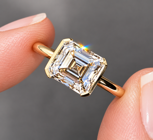 แหวนเพชรทรงมรกตคลาสสิกสำหรับผู้หญิง ชุบทองคำขาว 14K ประดับเพชรเม็ดเดี่ยว เหมาะสำหรับเป็นของขวัญในโอกาสหมั้น แต่งงาน และวันครบรอบ - Product Image 1