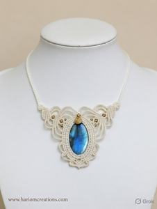 Collar de Macramé Blanco Hecho a Mano con Colgante de Piedra Labradorita Azul Natural, Estilo Boho Tribal, Cordón Ajustable, Joyería de Moda para Mujer - Product Image 3