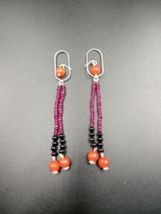 Boucles d'oreilles pendantes classiques en laiton plaqué or style bohème, perles corail violettes, style pompon, bijoux de mariage pour femme, imitation perle, nœud papillon - Product Image 3