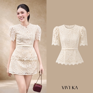 Blusa de Encaje Floral Color Crema para Mujer, Manga Corta Abullonada, Dobladillo Festoneado, Cintura Ajustada, Top Femenino 100% Poliéster AMELIA - Product Image 1