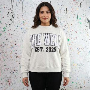 The Well Est. Sudadera Cuello Redondo Unisex 2025, Corte Regular, Algodón, Informal, Otoño, Blanca, con Estampado de Letras CLUSH SPORTS en la Parte Delantera - Product Image 1