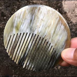 Peigne à cheveux en corne naturelle de style vintage avec dents longues, pour le soin des cheveux et une coiffure élégante, idéal pour la dressing et la décoration intérieure, au meilleur prix - Product Image 5