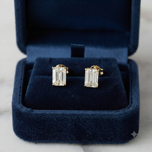 Boucles d'oreilles clous unisexes minimalistes plaquées or 10K, personnalisées, tendance, scintillantes, avec moissanite taille émeraude, à visser, pour fiançailles - Product Image 5