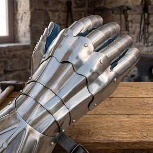 Gants de guerrier médiévaux en acier plaqué argent, style antique, objets de collection d'art de forge. - Product Image 4