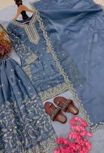 Traje Kurti Plazzo de Seda Gmy con Bordado Intenso y Mangas Elegantes – Ropa de Fiesta - Product Image 3