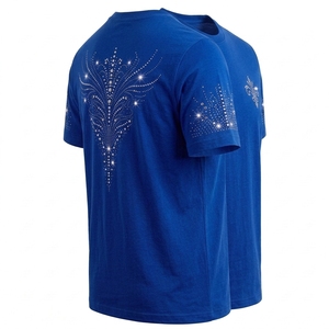 Camiseta Azul Rey para Hombre con Pedrería, Manga Corta, Cuello Redondo, Diseño de Flor de Lis y Plumas en la Parte Delantera y Trasera - Product Image 5