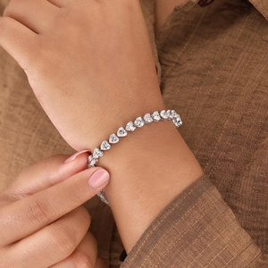 Pulsera de tenis de lujo con 40 diamantes de laboratorio talla corazón para mujer, certificada por IGI, oro de 14K, elegante para bodas y fiestas. - Product Image 4