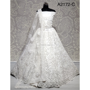 Collections de velours de vêtements de mariée indiens pour la mariée avec le travail de Zarkhan par Fabzone - Product Image 2