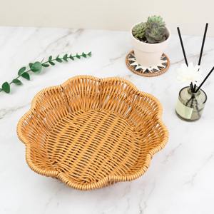 Plateau de service en rotin à bords festonnés en forme de fleur, idéal pour la présentation sur table basse, la décoration de table et l'organisation de la coiffeuse, vente en gros depuis l'Inde - Product Image 3