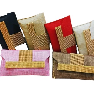 Sacs à main en tissu brodé et perlé Lowellcraft - Product Image 1