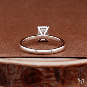Bague de fiançailles solitaire cathédrale en or blanc 10 carats avec diamant de laboratoire taille émeraude 1 carat, bague de mariée minimaliste - Product Image 4