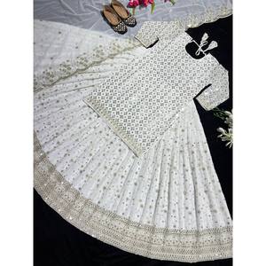 Ensemble de lehenga pour femmes de créateur, pour les fêtes, avec un magnifique dupatta, haut et bas - Product Image 1