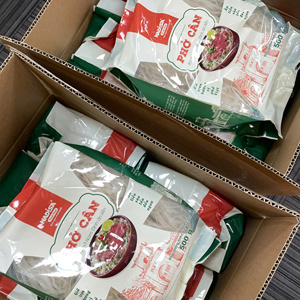 เส้นก๋วยเตี๋ยวข้าวแห้งนาดิสา อาหารสดใหม่ ข้าวสะอาด 100% ไม่ทอด ดีต่อสุขภาพ บรรจุ 300 กรัม/500 กรัม ถุง ผลิตในเวียดนาม อายุการเก็บรักษา 12 เดือน - Product Image 4