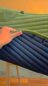 BRAND ZONE Tapis de selle polyvalent personnalisé confortable pour dressage et équitation anglaise, en velours avec rembourrage en mousse de polyester - Product Image 2