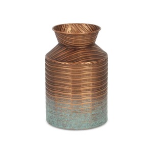 Jarrón de Cerámica Rústico para Mesa, Acabado Mate en Verde Cobre, Texturizado con Ranuras, Cilíndrico - Product Image 5