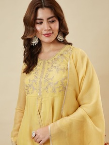 Conjunto de Palazzo y Dupatta de Seda Crujiente con Bordado y Lentejuelas, Compre Directamente de Proveedor Indio a Precio de Oferta - Product Image 3